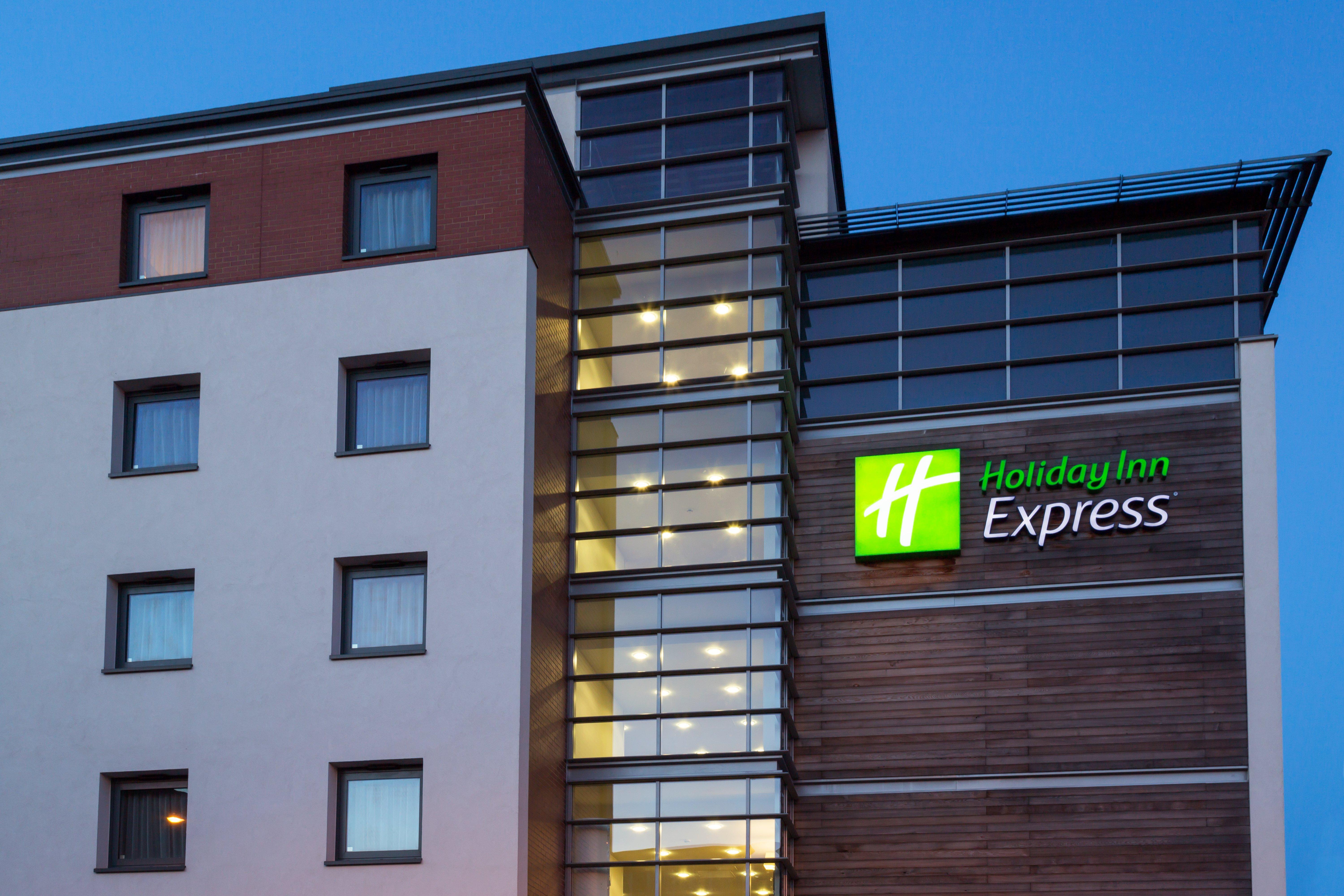 Holiday Inn Express Harlow, An Ihg Hotel Exterior foto